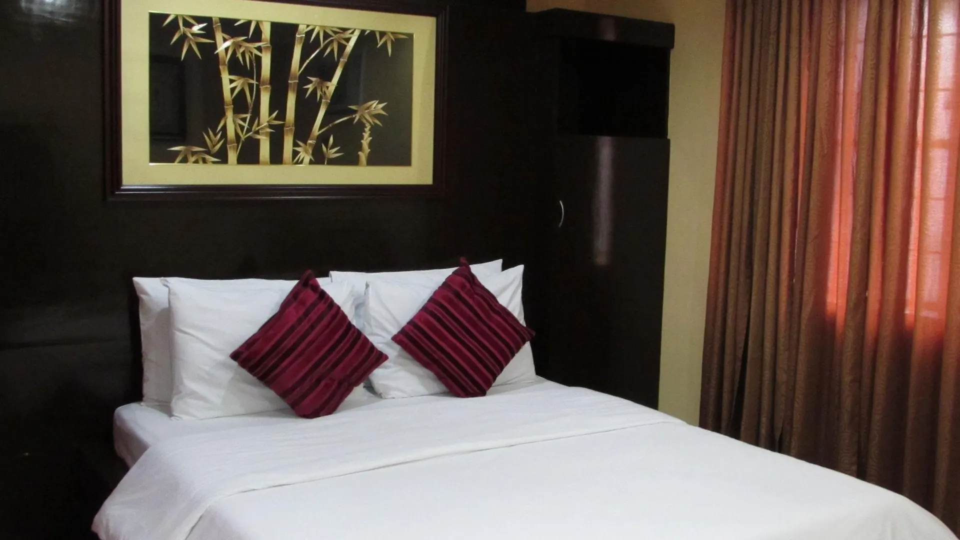 Oyster Plaza Hotel Paranaque City Philippines