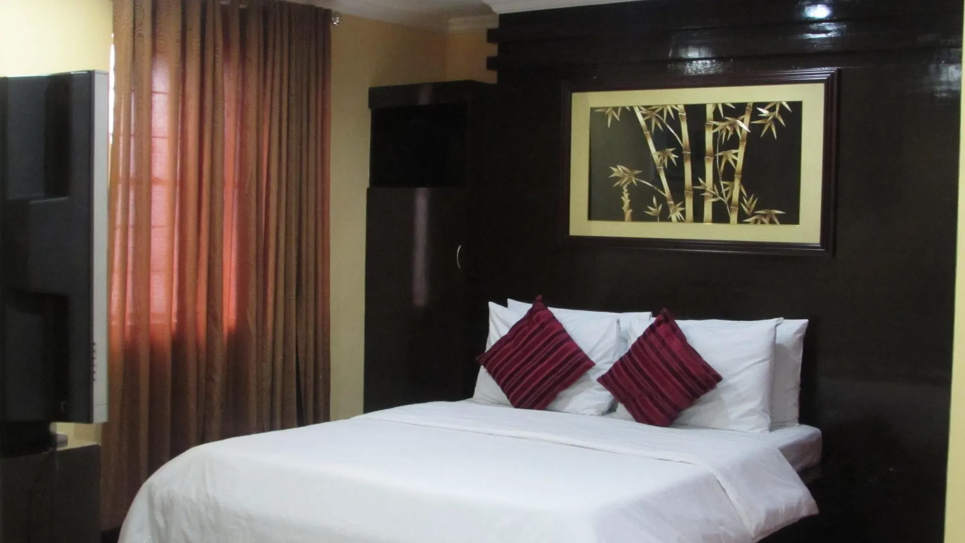 Oyster Plaza Hotel Paranaque City