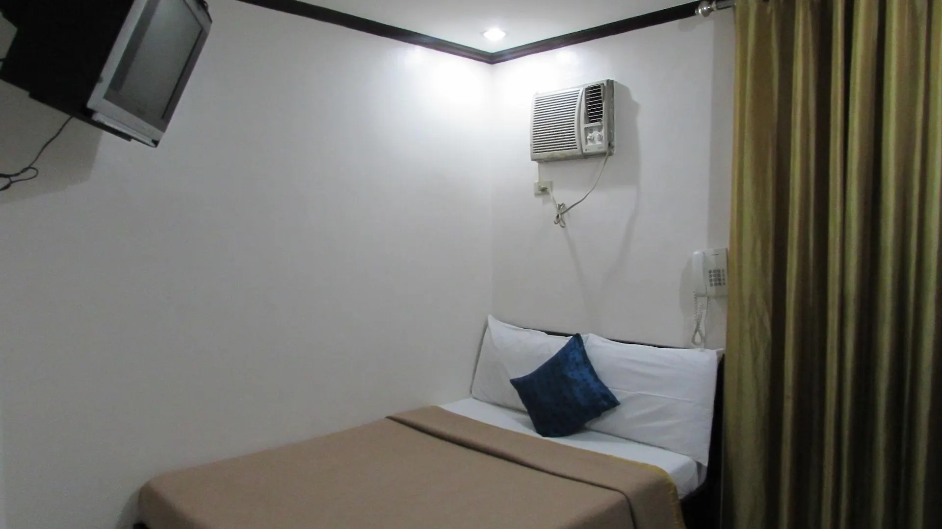 Oyster Plaza Hotel Paranaque City 3*,