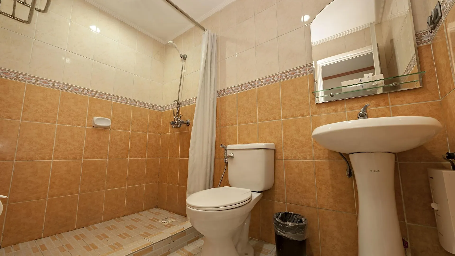 ***  Oyster Plaza Hotel Paranaque City Philippines