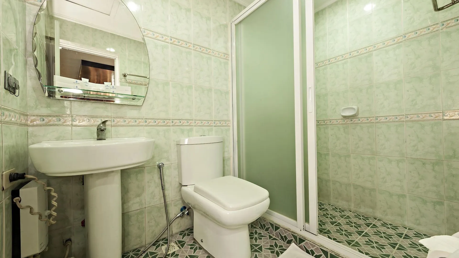 Oyster Plaza Hotel Paranaque City 3*,