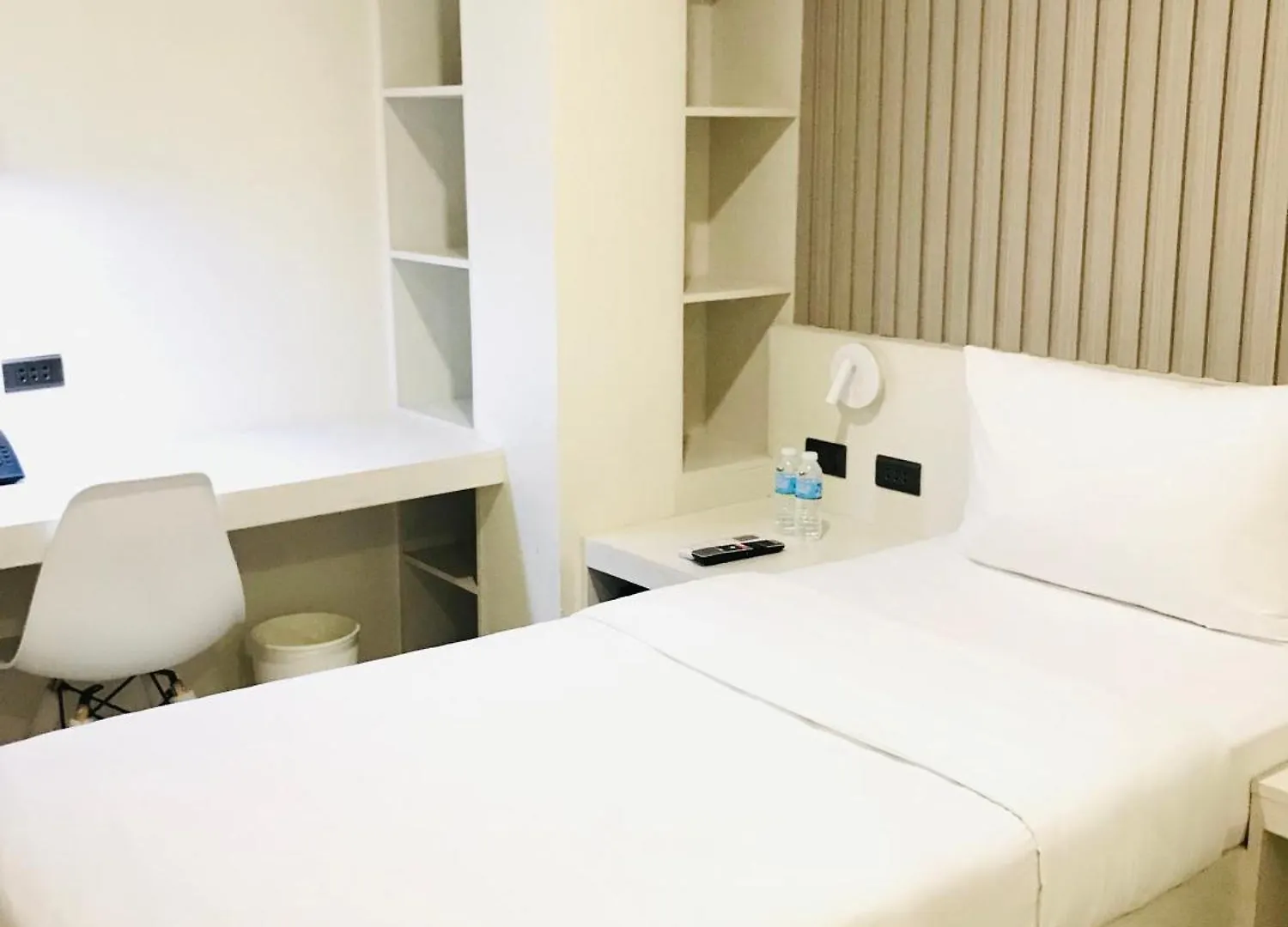 ***  Oyster Plaza Hotel Paranaque City Philippines