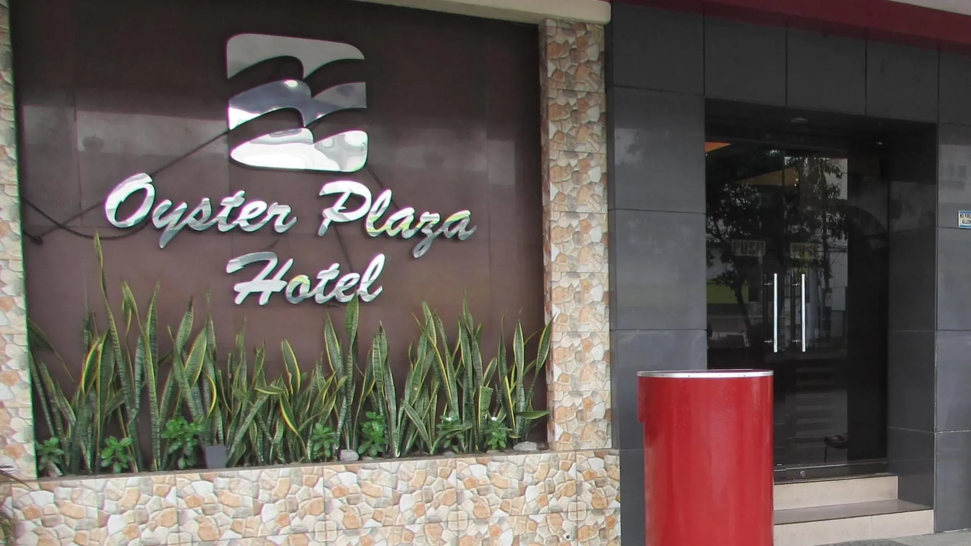 Oyster Plaza Hotel Paranaque City