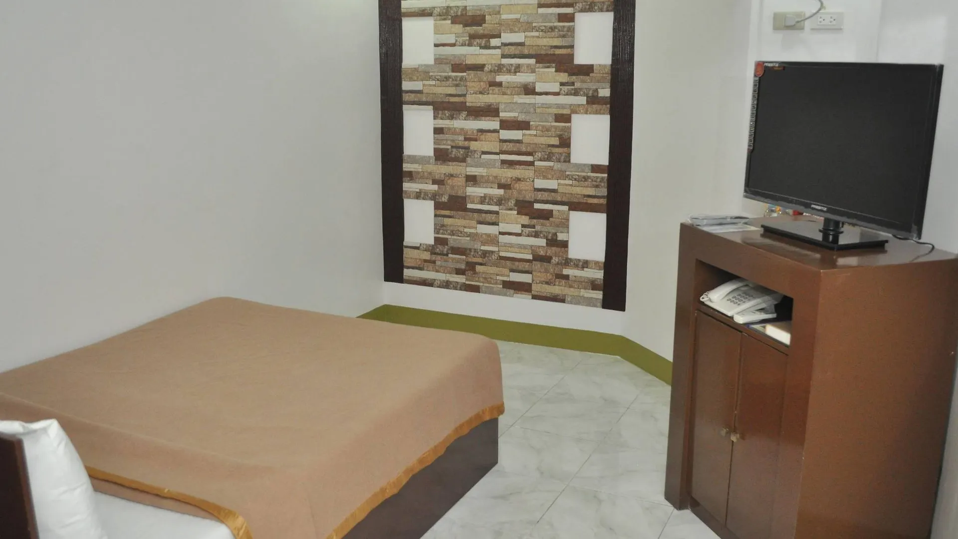 Oyster Plaza Hotel Paranaque City
