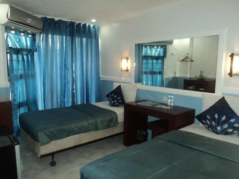 Oyster Plaza Hotel Paranaque City 3*,