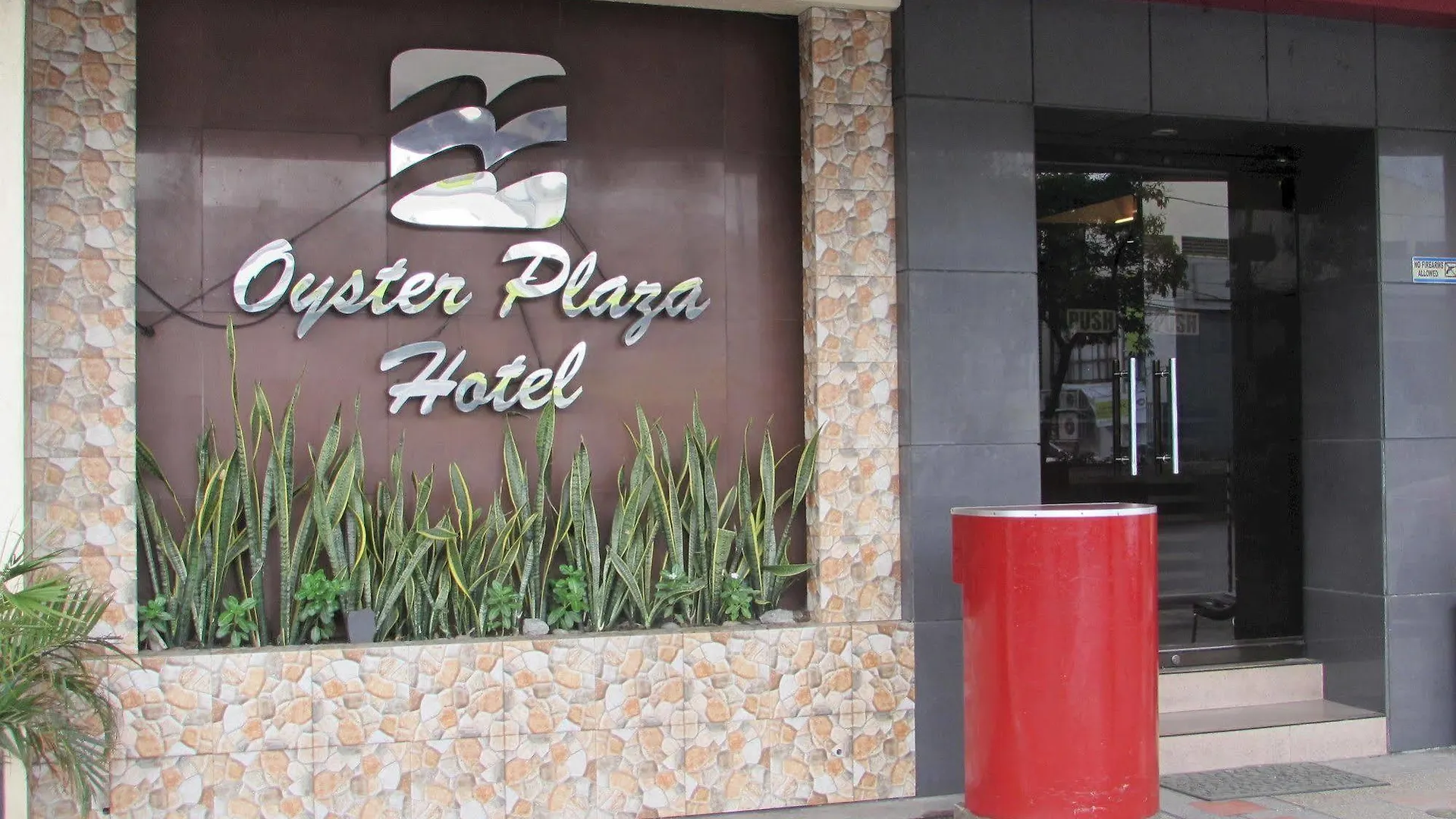 Oyster Plaza Hotel Paranaque City